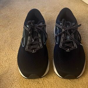 Men’s size 12.5 Brooks Beast GTS 23 sneakers